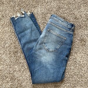 Zara high rise lightly distressed ankle length jeans Womens US 8